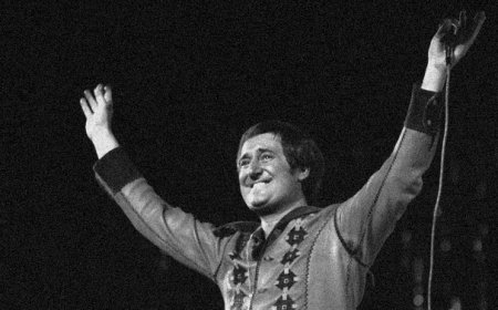 Neil Sedaka, Legendary Singer-Songwriter Behind ‘Breaking Up Is Hard to Do,’ ‘Bad Blood’ and ‘Love Will Keep Us Together,’ Dies at 86