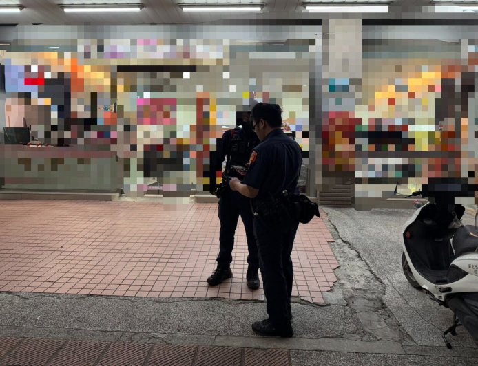 快訊／持刀搶五股超商　36歲男凌晨投案