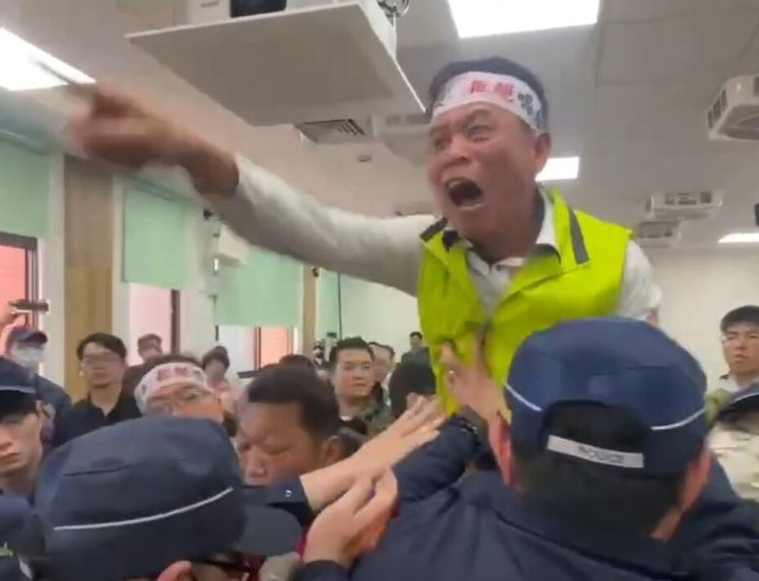 20公頃石虎棲地恐消失！鄉親怒嗆廢土場：撤案... 爆激烈推擠