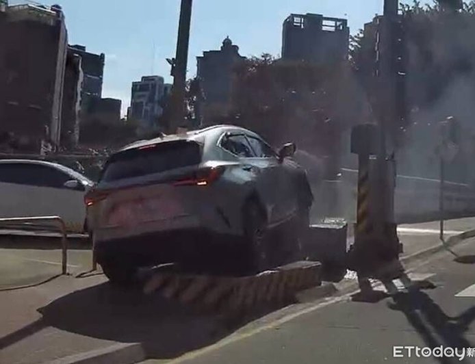 聚餐後恍神！休旅逆撞變電箱釀40多戶停電　夫急喊：妻還在車上