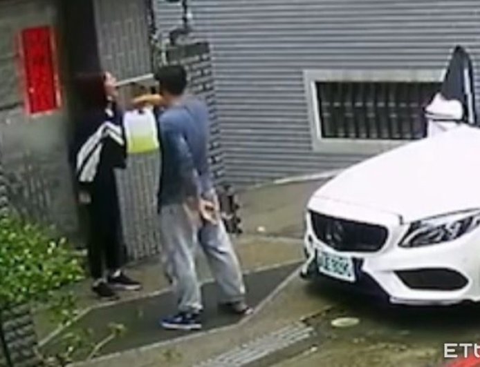 叼菸惡男3／帶小三被撞見！挑釁女友「潑汽油點火」　他遭活活燒死