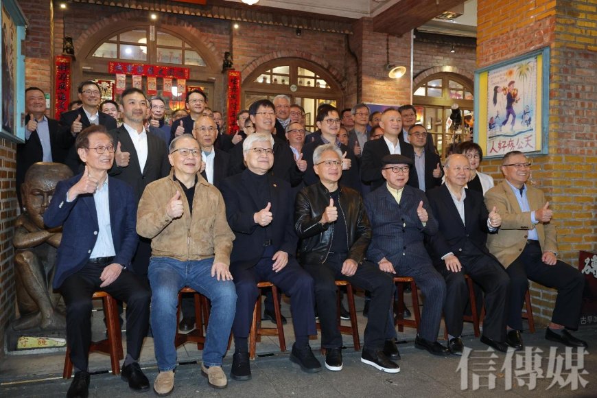 黃仁勳「兆元宴」最強供應鏈圍繞　右手魏哲家、左手林百里、劉揚偉和童子賢在後面