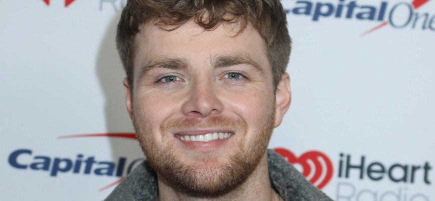 Alex Warren Reveals What He Heard During Grammys Audio Glitch