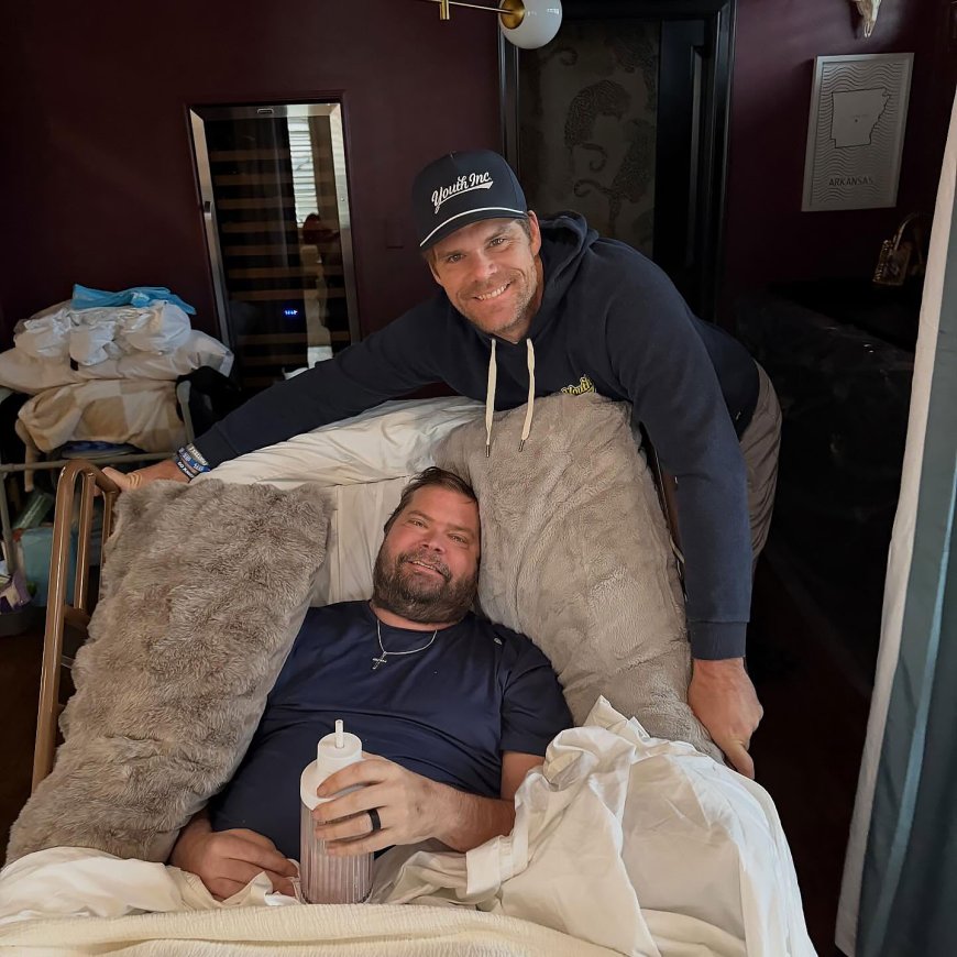 NFL's Greg Olsen Announces Death of His Brother Chris at 42 in Emotional Post