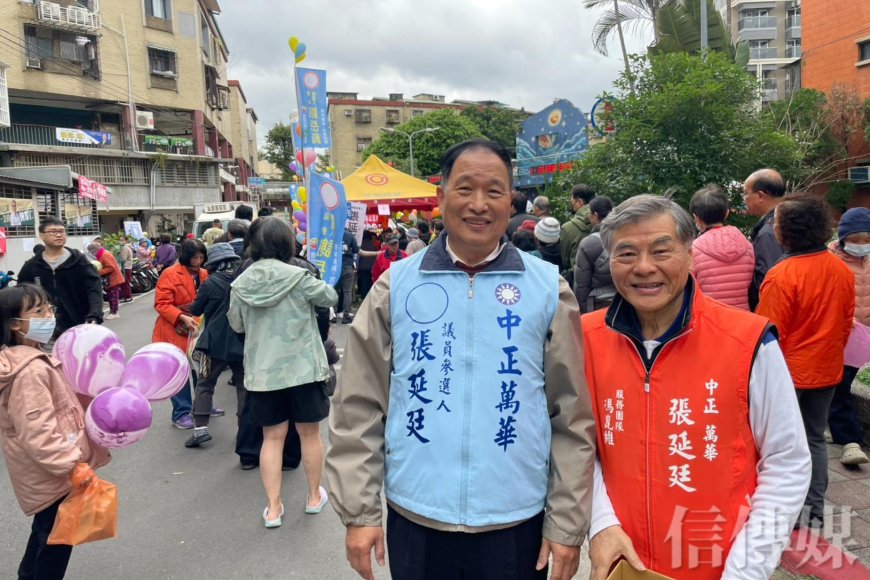 張延廷萬華義賣高麗菜  民眾大排長龍、反應熱烈