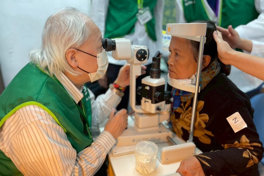 「捨不得花8、9千配眼鏡...」防盲基金會攜手高醫五度前進那瑪夏義診　縮短醫療偏鄉差距