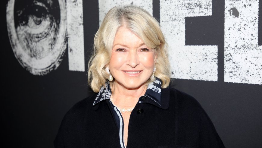 Martha Stewart Just Brought Back This Early-2000s Velvet Pants Style
