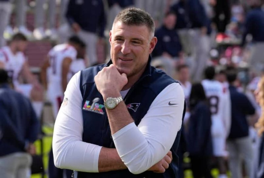 What Mike Vrabel told the Patriots offensive line during difficult first half in Super Bowl LX