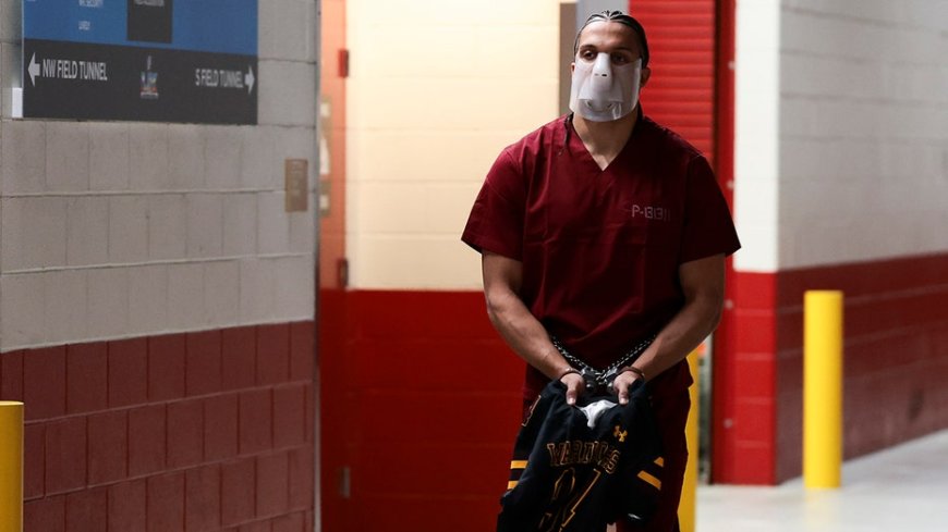 Patriots' Mack Hollins makes striking Super Bowl entrance barefoot with mask, cuffs