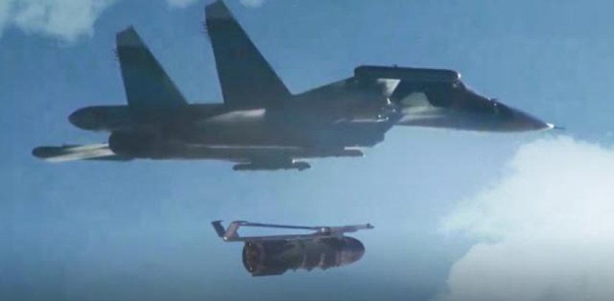 3000公斤炸弹砸中大坝，俄军冰封康斯坦丁，乌军原地投降升旗白旗