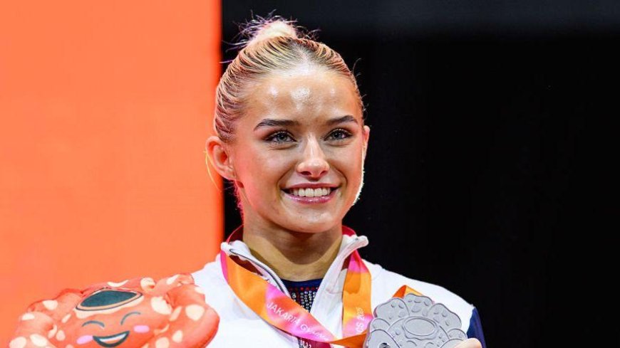 Female athletes hit back at 'weird' and 'derogatory' comments about their appearance