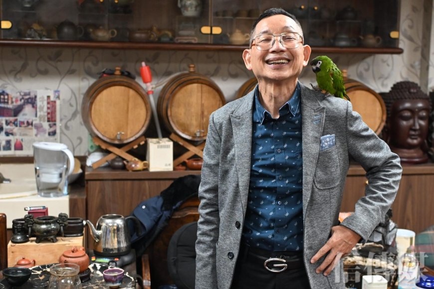 大黑松小倆口邱義榮過年賞蝴蝶　「充滿顏色，繽紛，人生很快樂」