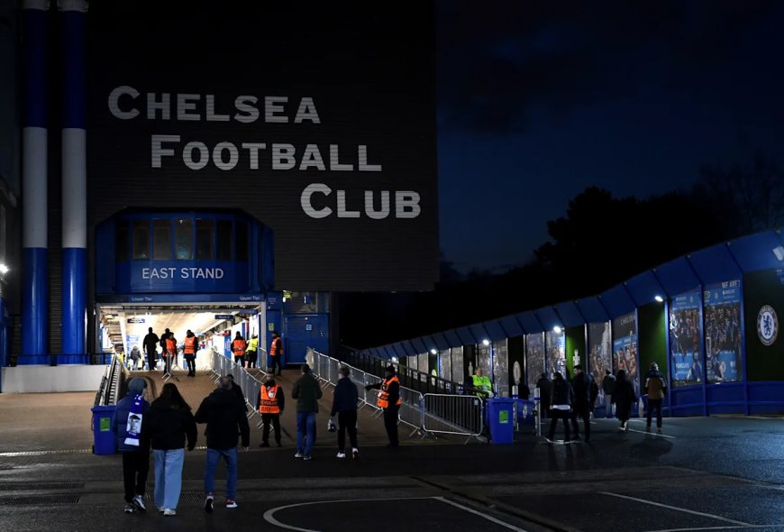 Top transfer insider leaves Chelsea off list of clubs chasing experienced Premier League defender