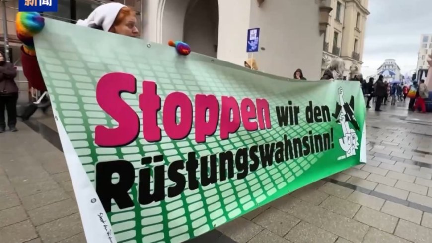 德国反战组织示威游行 抗议慕安会“煽风点火”