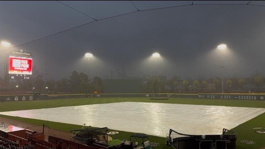 South Carolina baseball vs Clemson in weather delay before first pitch