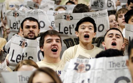 College Basketball Fan Turns Free Throws Into '90s Karaoke Night