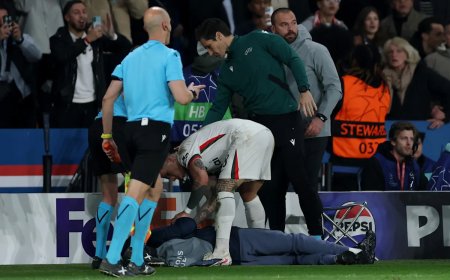 😳 Scuffle in Paris: Chelsea star shoves ball boy