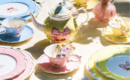 Marilyn Monroe’s 1950s Wardrobe Inspired This Limited-Edition Teaware Collection