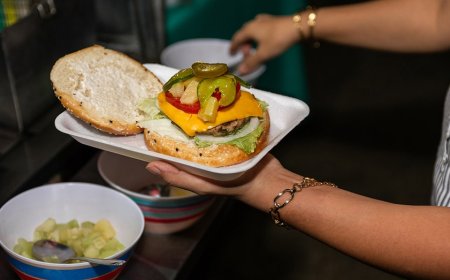 Restaurant owner could 'go broke' under blue state's proposed to-go packaging ban, he warns