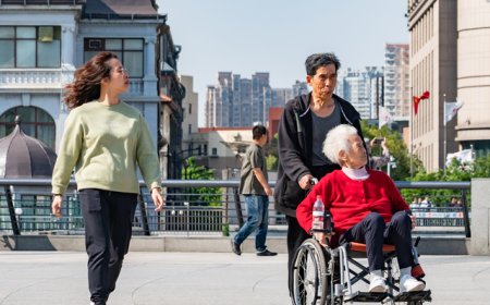 长护险三年全国铺开，银发产业迎来“支付底座”