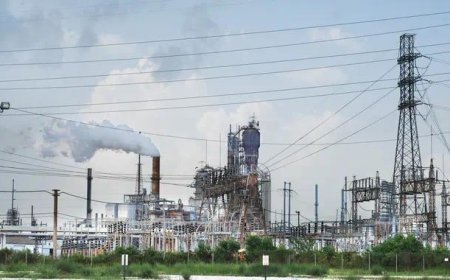 缺 30 万焊工！美国百年炼油厂关停，军舰排队 9 年修不了