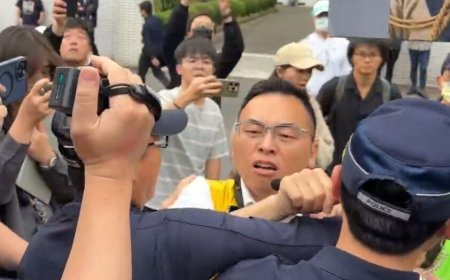 柯文哲遭判17年...新黨游智彬法院外砸水球　和員警爆衝突