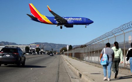 Southwest pilot aborts Hollywood Burbank landing because runway 'wasn't quite clear': report
