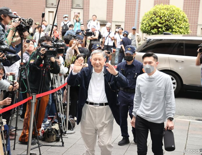 快訊／喊不會逃亡！沈慶京「身體狀況不同」、應曉薇都加保3千萬