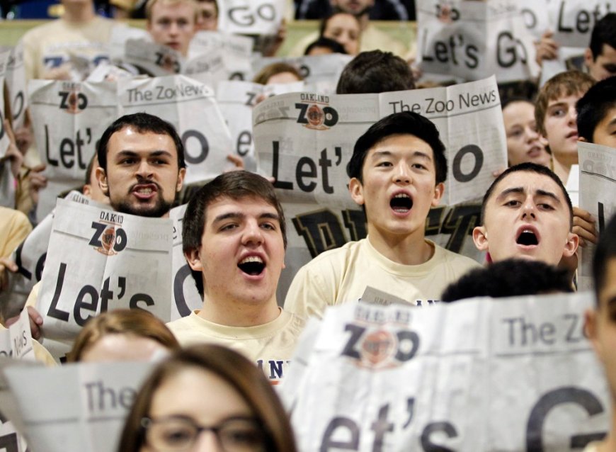 College Basketball Fan Turns Free Throws Into '90s Karaoke Night