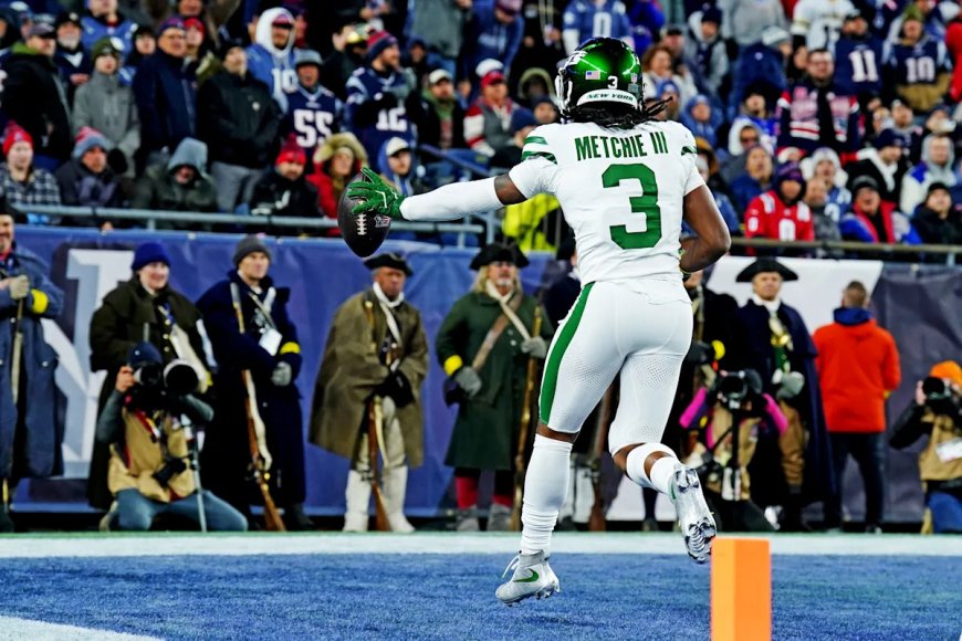 Former Alabama star reportedly signs one-year deal with NFL team