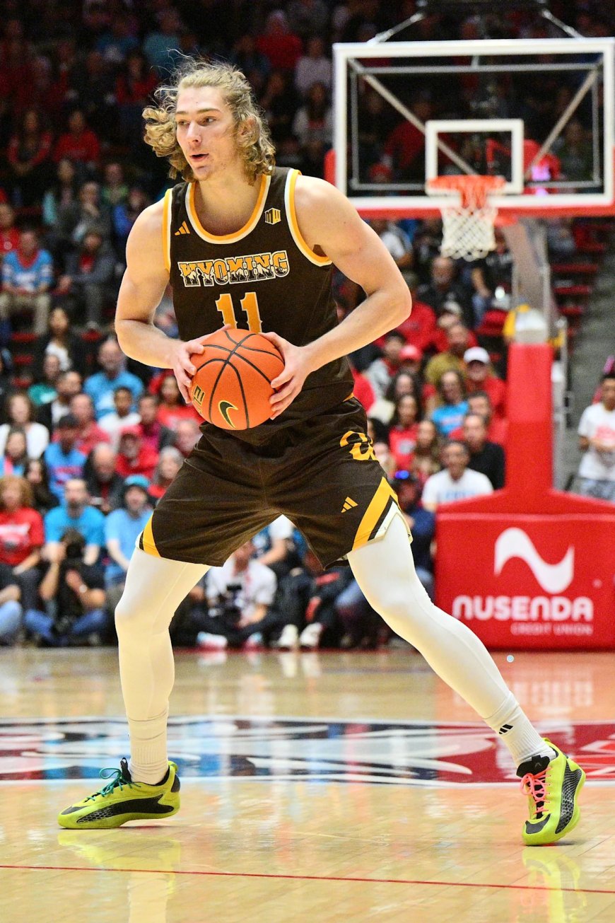 MW First Round: No. 9 Wyoming falls short against No. 8 UNLV, 73-70