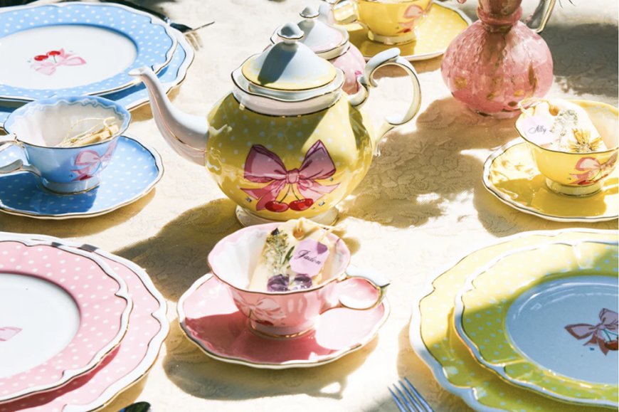 Marilyn Monroe’s 1950s Wardrobe Inspired This Limited-Edition Teaware Collection