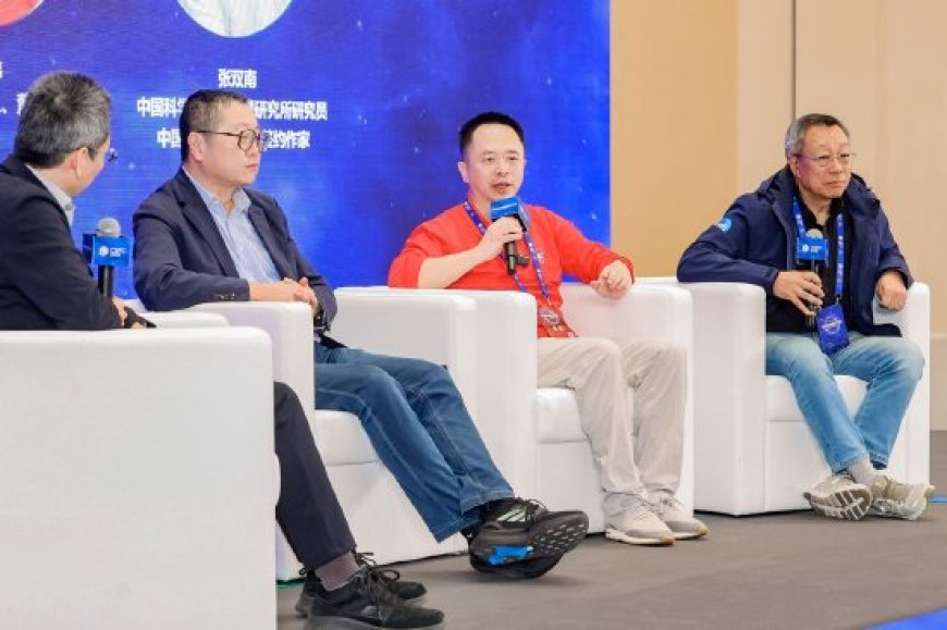 周鸿祎对话刘慈欣：人类不发展 AI 将导致文明停滞，“百亿智能体”将成新物种