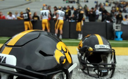 Iowa football lands commitment from defensive lineman Tommy Riordan
