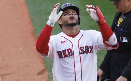 Red Sox's Contreras plans to 'take out' Brewers pitcher if hit again