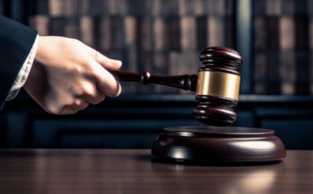 四川省公安厅原厅长叶寒冰被公诉，曾被通报“利用职权为亲属谋利”