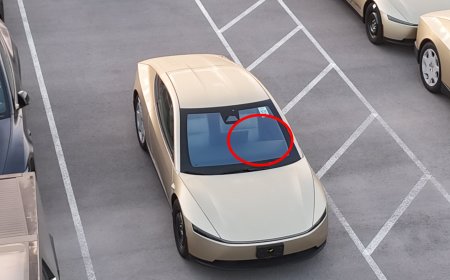 最终量产形态？又一批特斯拉 Cybercab 无人驾驶出租车亮相厂区，没有方向盘