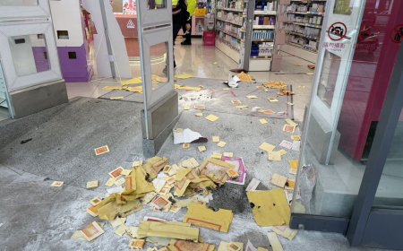 寶雅員工拒借充電器！23歲男店門口點火燒金紙　超扯畫面曝