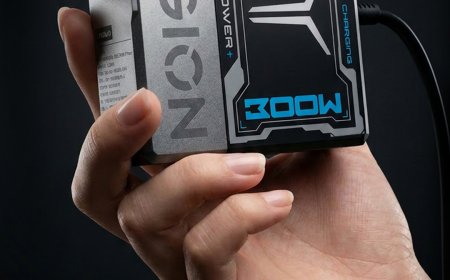 联想拯救者 300W 原厂适配器 5 月 19 日发布，带线重量不到一斤