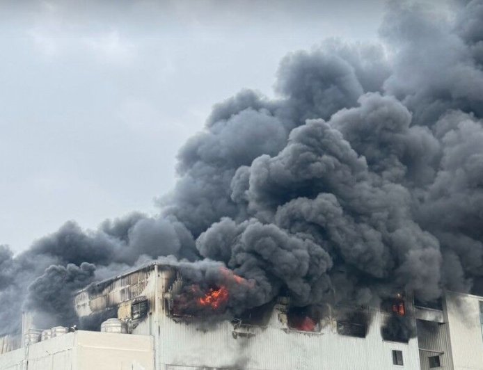 福興工業區紡織大廠火警竄驚悚黑煙　環保局緊急監測空氣品質