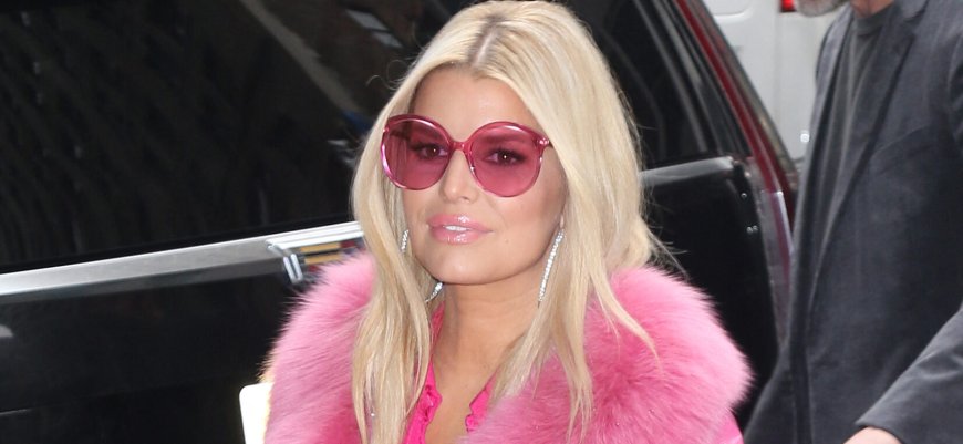 Jessica Simpson’s Airplane Run-In With Her Ex Riddled With Avoidance