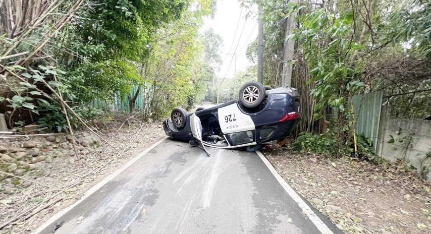 通緝犯開贓車拒檢！瘋狂逃逸撞翻警車　抄出一堆毒這下慘了