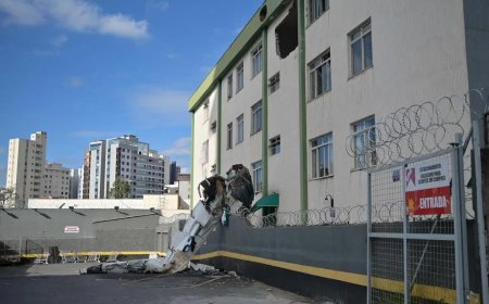 巴西小飞机撞居民楼 三死两伤