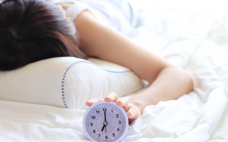 睡太少、睡太多都可能讓身體「老更快」？《Nature》大型研究揭睡眠與生物老化的U型關係