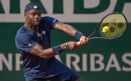 American Frances Tiafoe clashes with French Open opponent during comeback win