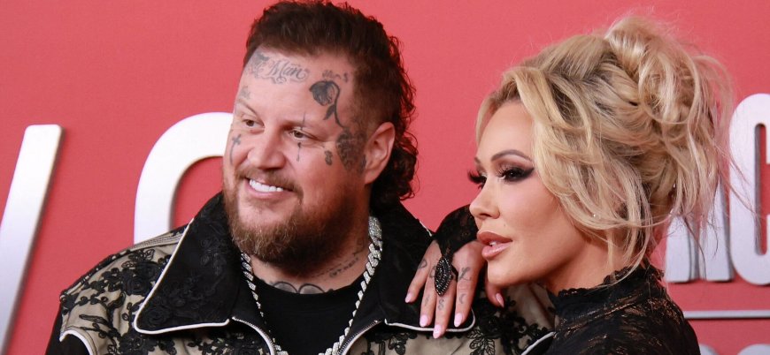Jelly Roll’s Reaction To Bunnie Xo’s 4th Of July Kiss Revealed