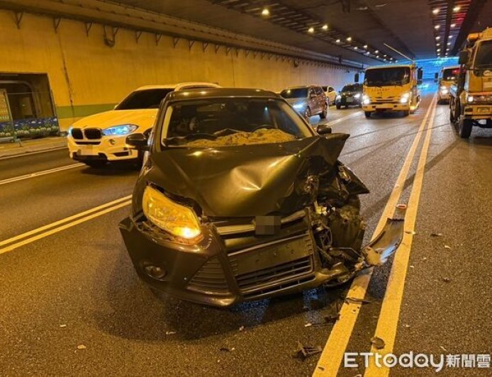 國道3號4車連環撞！零件殘骸散一地　3人受傷送醫
