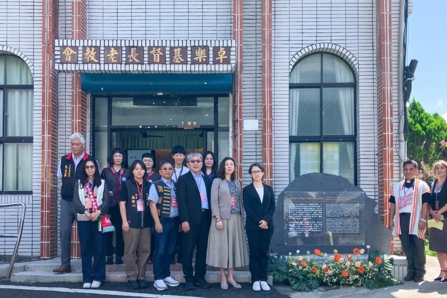蕭美琴赴花蓮卓樂基督長老教會　為卓溪手榴彈事件紀念碑揭牌