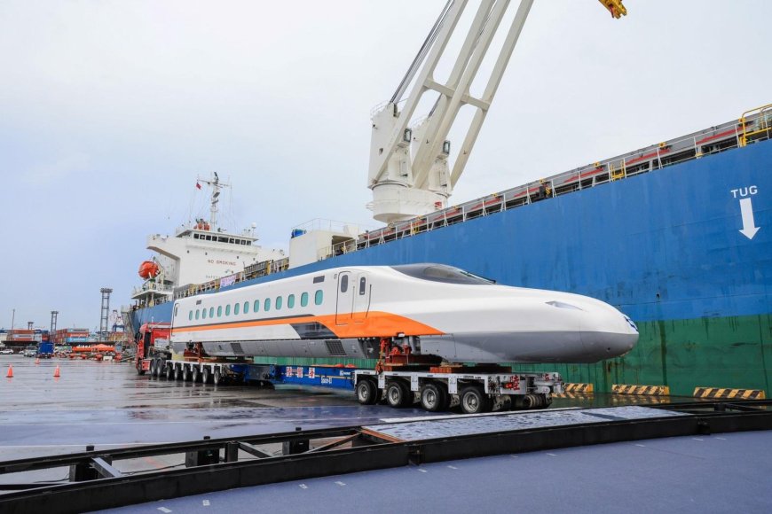 高鐵最新日本N700ST車抵高雄港　2027年7月投入營運